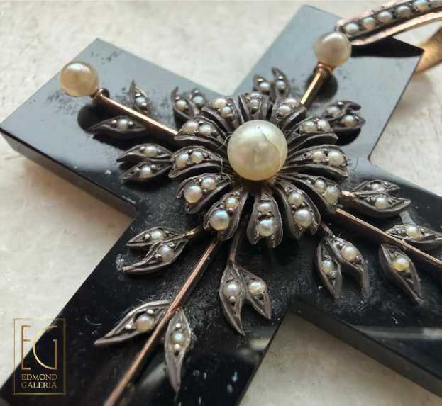 Pandantiv cruce din onix, decorat cu perle