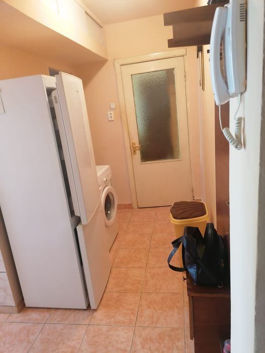 Apartament 3 camere semidecomandat