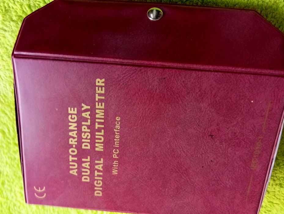 Cutie multimetre universal