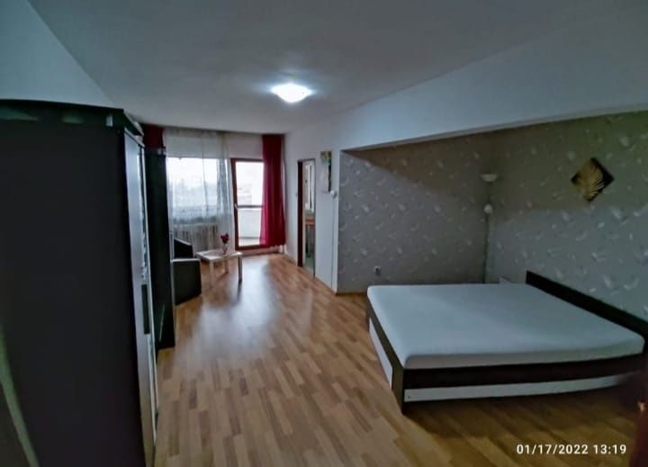 Închiriez garsoniera