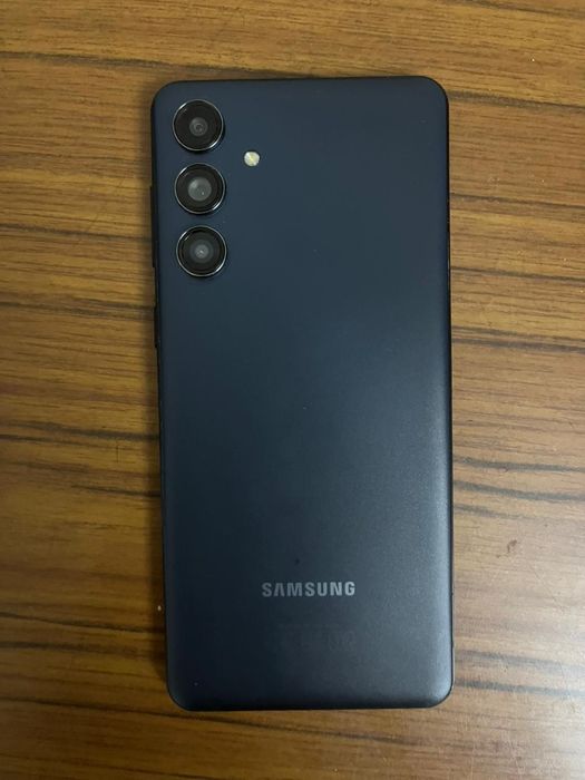 Samsung M55 Память 8/128