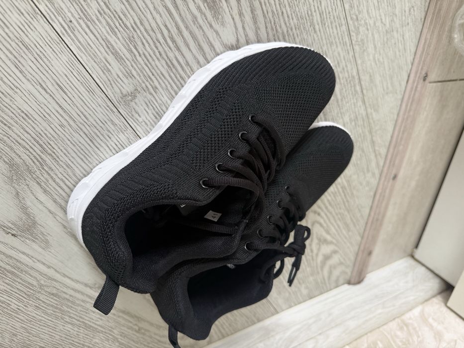 Кроссовки 40-41 размер