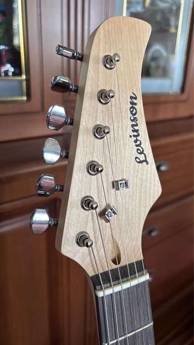 Электрогитара Levinson с набором