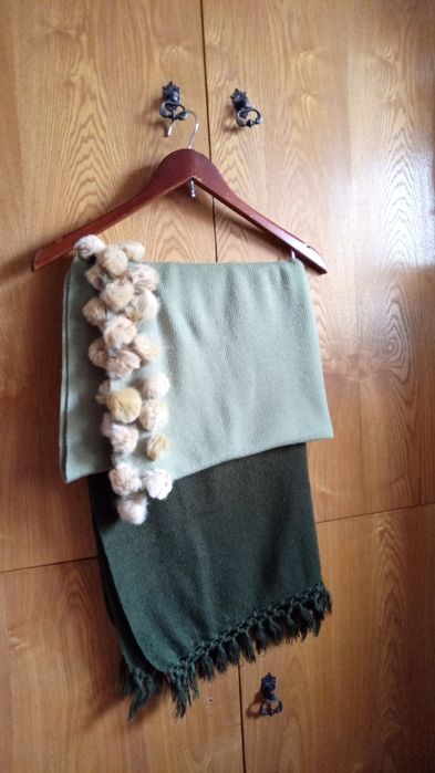 Палантин с бубонами. Шерсть
