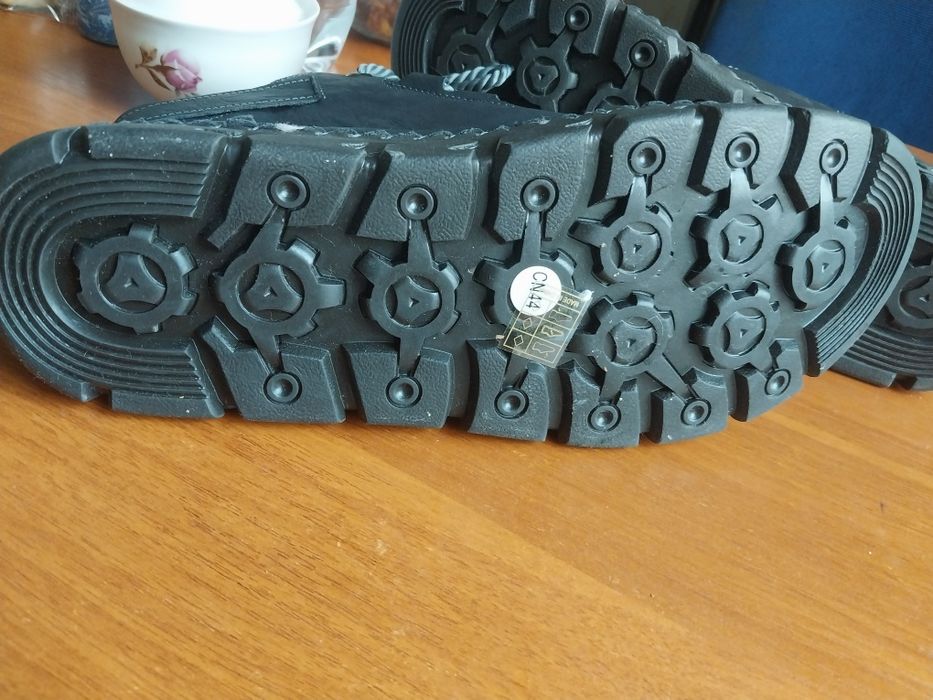 Ботинки зимние продам.