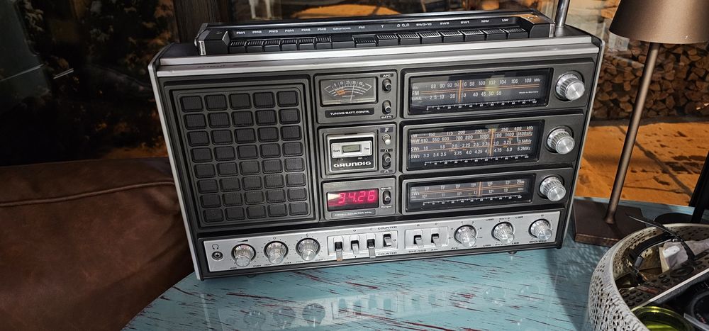 Radio grundigh satellite 3000 in stare perfecta