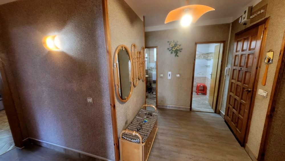 Продава се Многостаен апартамент в Добрич, Център - 100 кв.м за 4 €/кв.м - Снимка #2