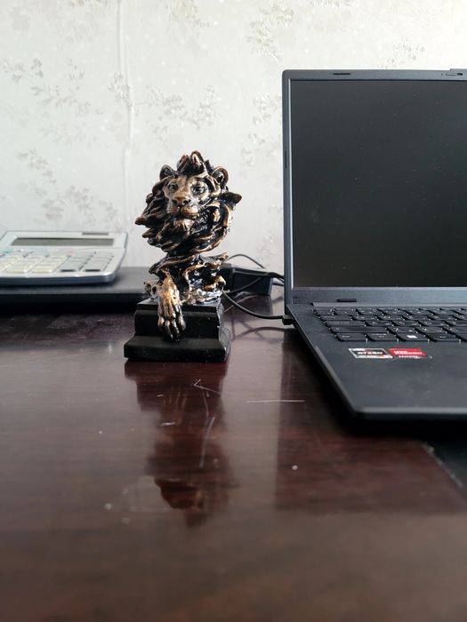 Статуэтка Льва...