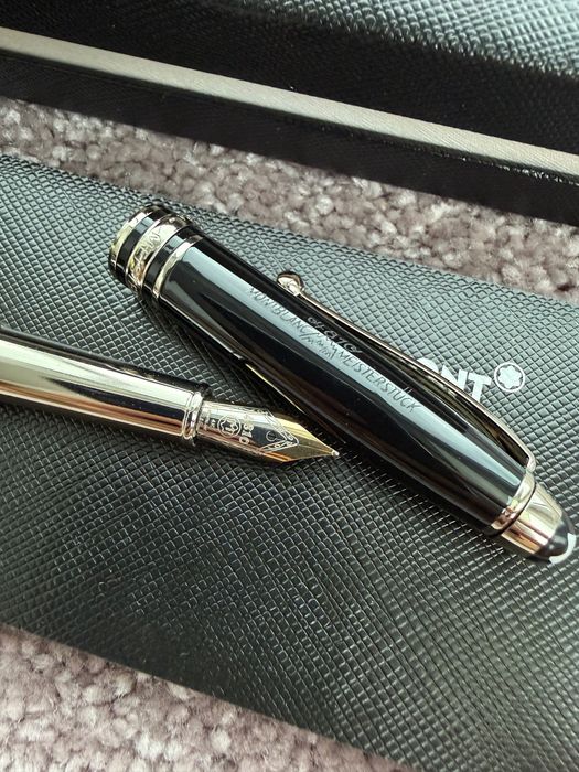 Stilou Montblanc argintiu Meisterstuck penita argintie cu auriu
