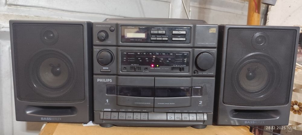 Двукасетъчен касетофон Philips