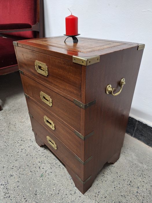 Античен скрин с месингов обков и естествена кожа