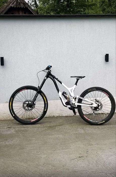 Vand commencal v4 stare impecabila