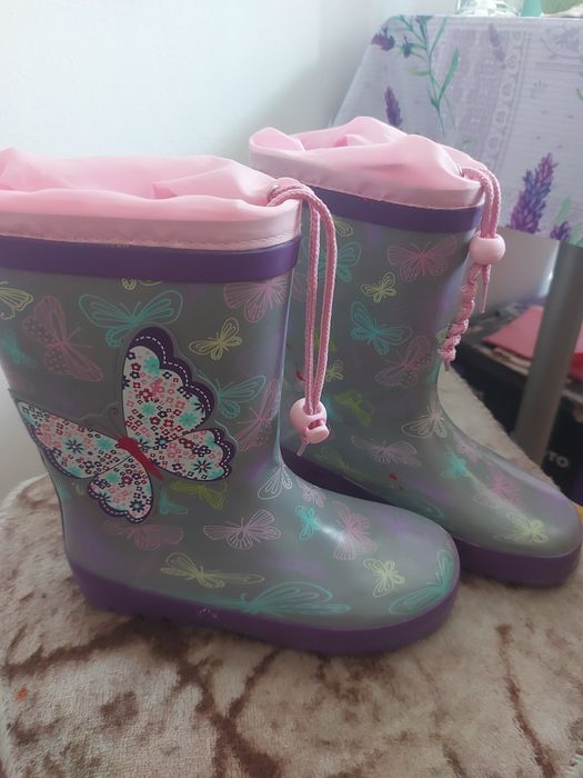 Продам детскую обувь