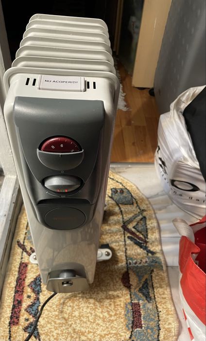 Calorifer cu ulei VORTEX 1500W, 7 elemenți, ca nou, pe roți