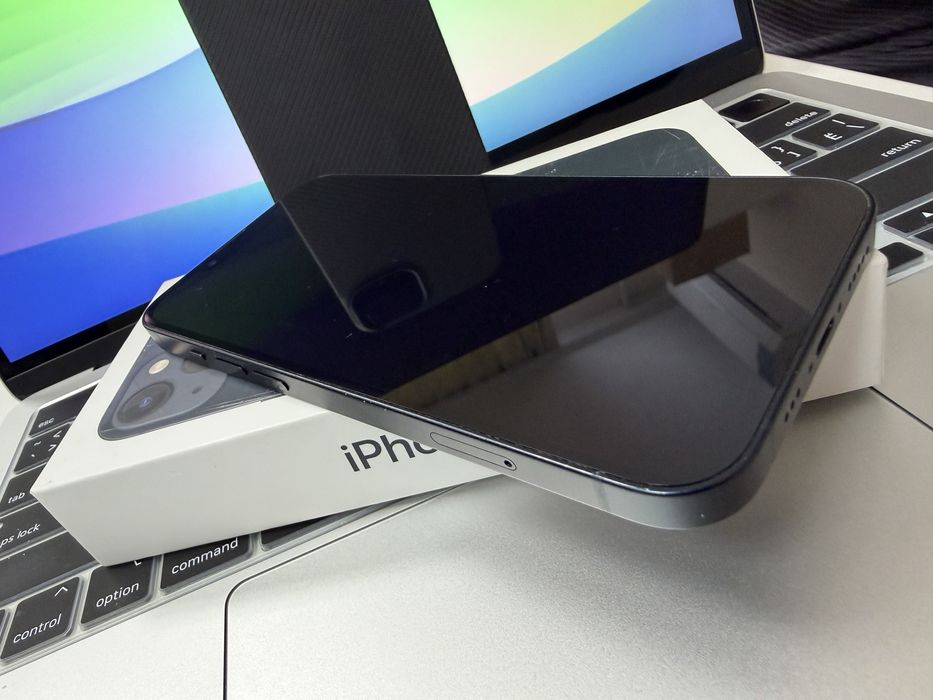 Продам iPhone 13, 256 Gb