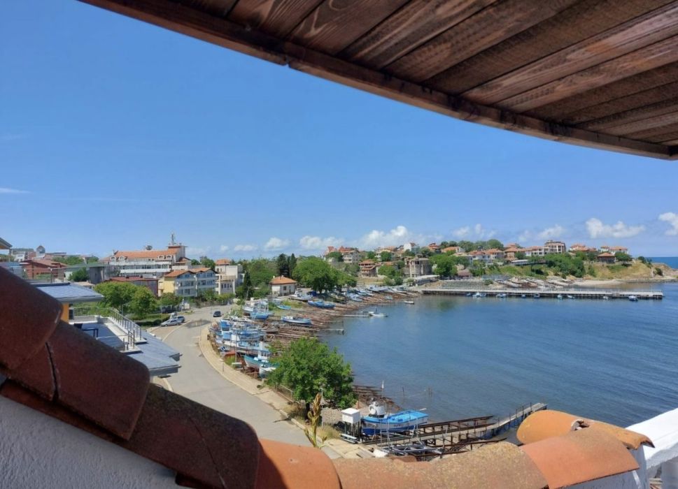 6 местен апартамент в Ахтопол