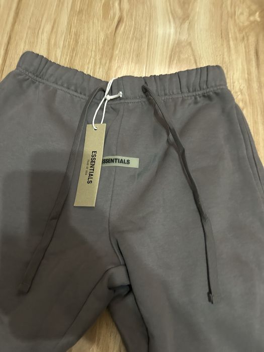 Pantaloni essentials M