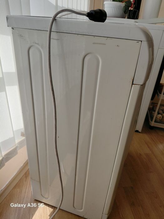 Продавам пералня Ariston