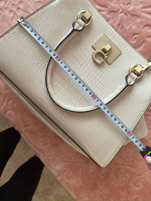 Guess-оригинална чанта