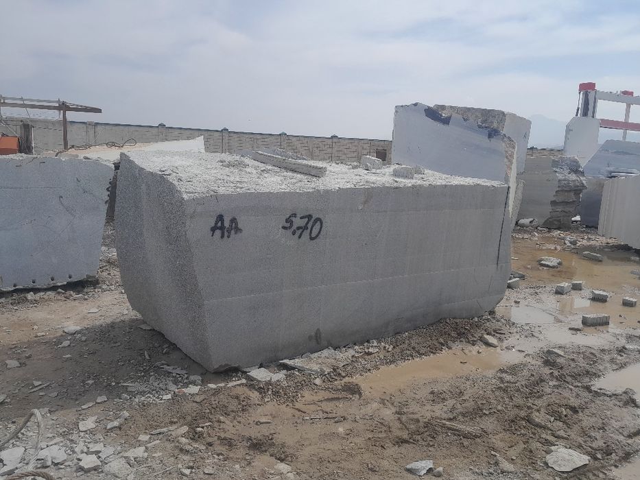 Granit bloklar Nurota suvliq