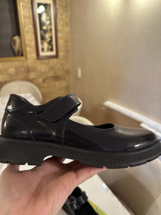 Туфли для школы новые