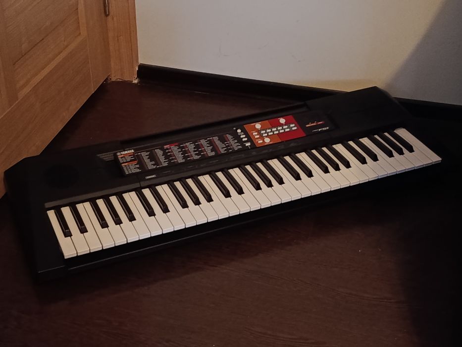 Orgă Yamaha PSR F51