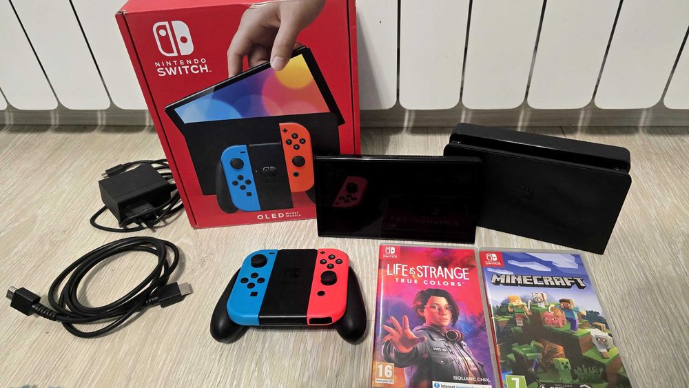 ПЕРФЕКТЕН Nintendo Switch OLED + 2 Игри Подарък! (Като Нов)