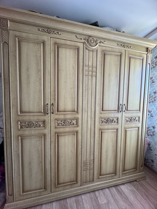 Спальный гарнитур, кровать, шкаф, комод,трюмо