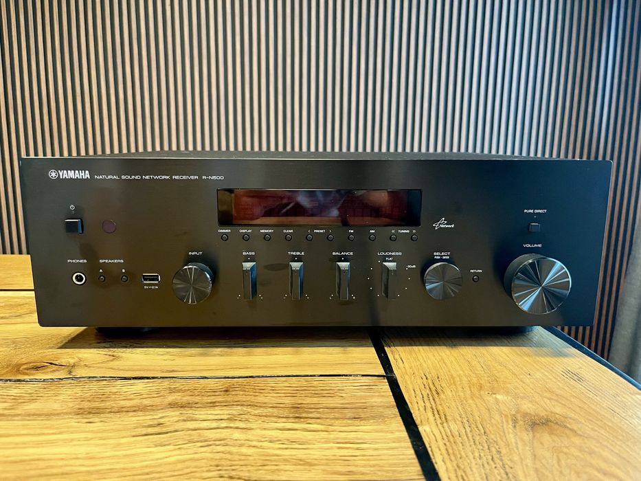 Yamaha RN-500 Усилвател