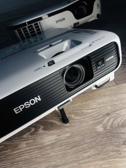 Аренда Проектора с экраном Epson