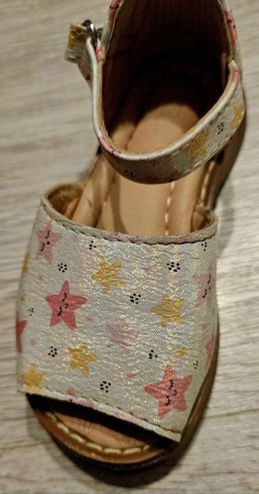 Vand sandale fetiță