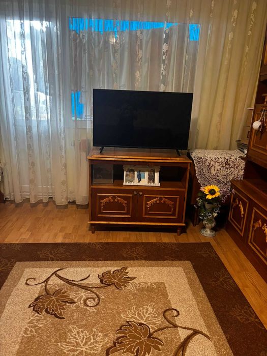 Vand apartament 3 camere decomandat,zona casa de cultura