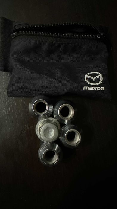 Оригинални секретни болтове за джанти Mazda