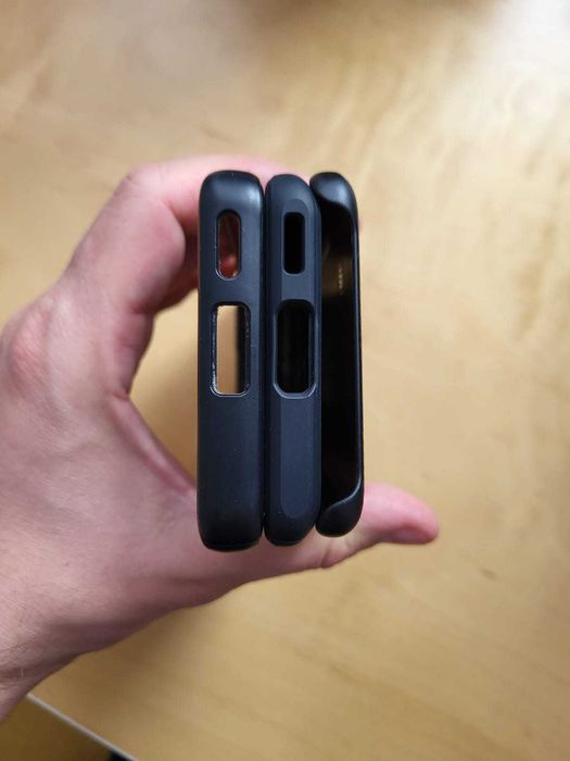 3 Huse Mobilfox Spigen si Xioami pentru Mi 11