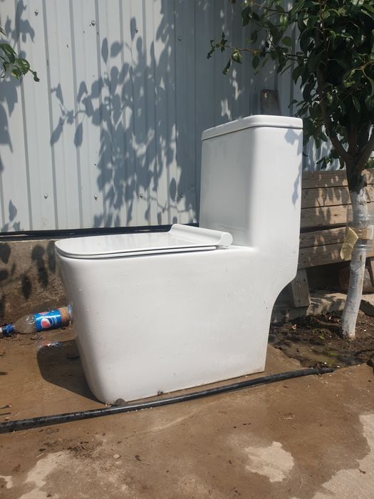 Унитаз большой и удобный