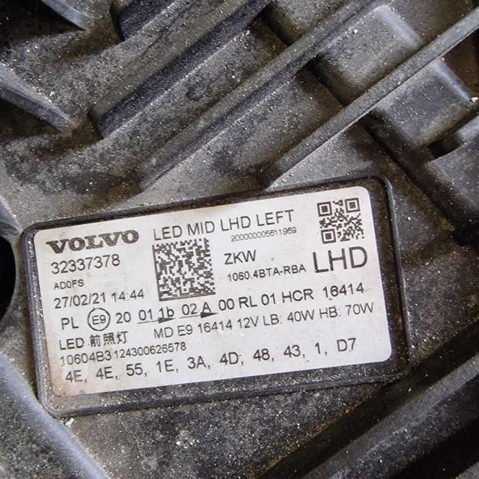 Volvo XC60 2021 ляв и десен фар