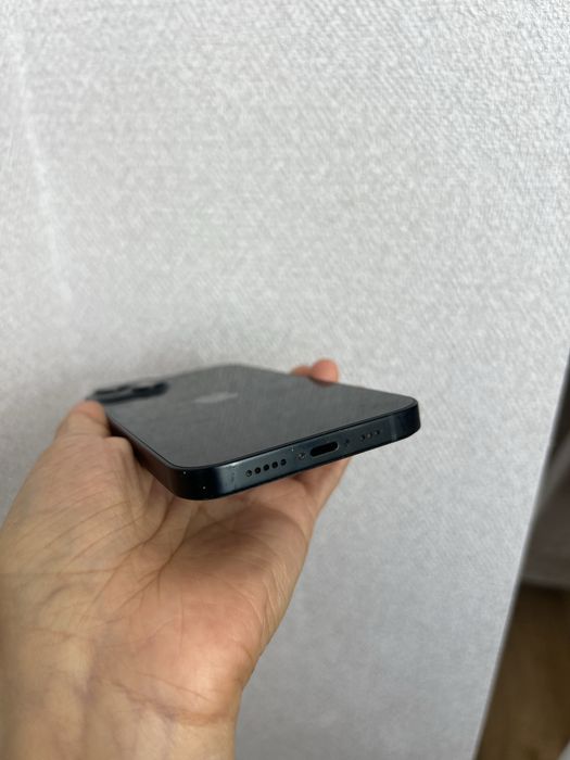 Продам Iphone 13