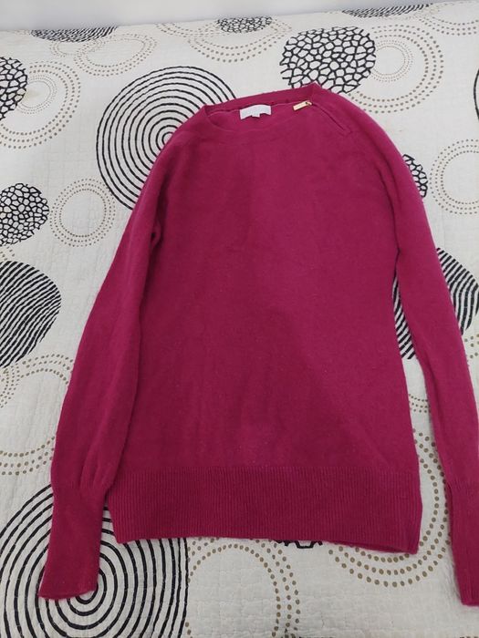 Отдам вещи две юбки две кофты на 36 размер