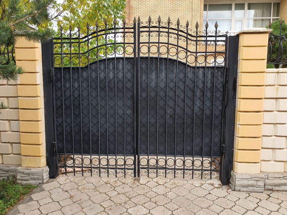 Кованные ворота.