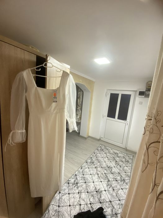 Vand rochie noua