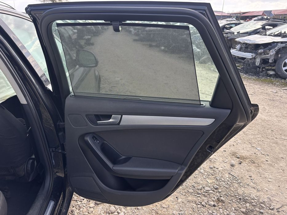 Fata de usa cu jaluze originale Audi A4B8