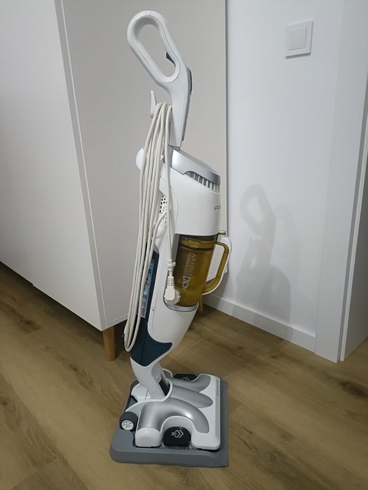 Aspirator vertical Rowenta Clean and steam(aspiră și spală)