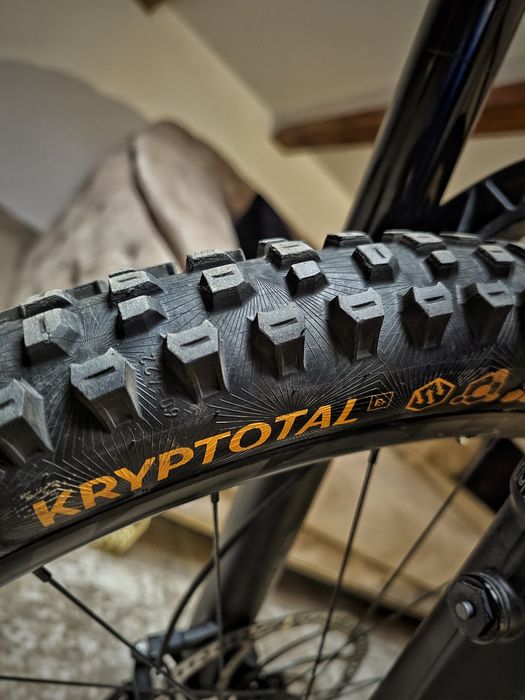 Santa Cruz NOMAD V6 2024 carbon FOX 38 Elite Sram 1x12 GX AXS