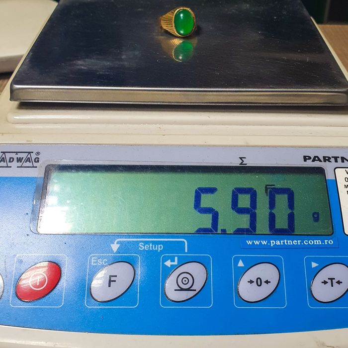 Inel din aur de 14K cu smarald cabochon – mărimea 56, gramaj 5,90 g