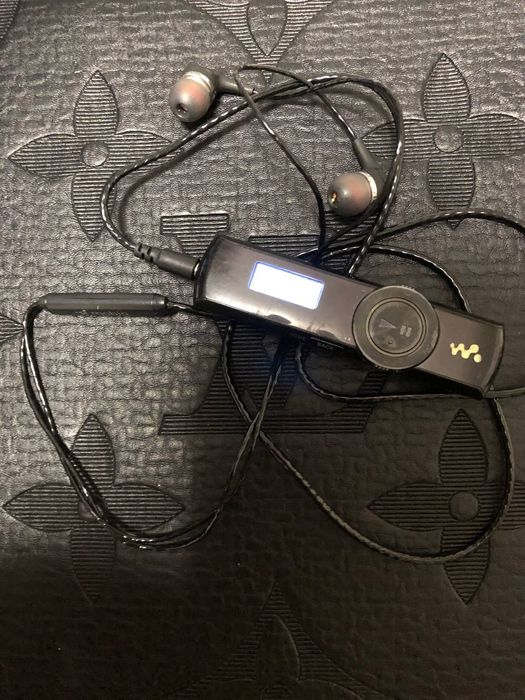 Assalom alekum Mp3 player Sotiladi Sony Walkman