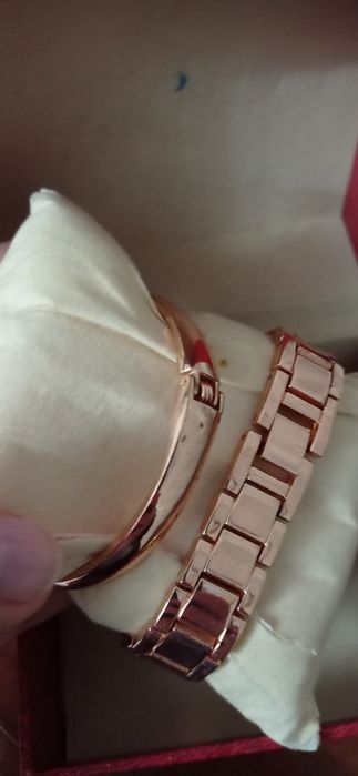 Часы женские  наручные и браслет
