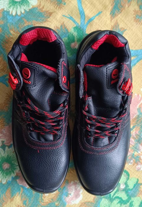 Маратонки NEW BALANCE 327 и работни обувки с метални бомбета. Нови.