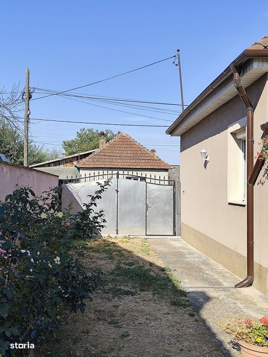 Casa la tara in Sacadat, Bihor, teren 2826 mp, acces auto - Vanzare