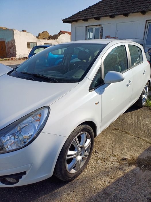 Opel Corsa D 1.2 benzină 2009