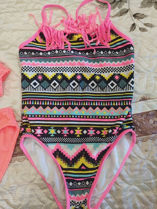 Продам купальники для девочек